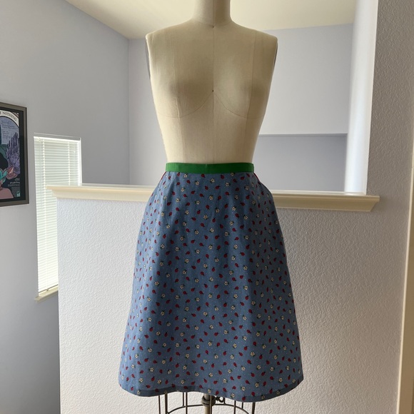 Dresses & Skirts - Novelty Skirt with Ladybugs and Daisy print, Size M